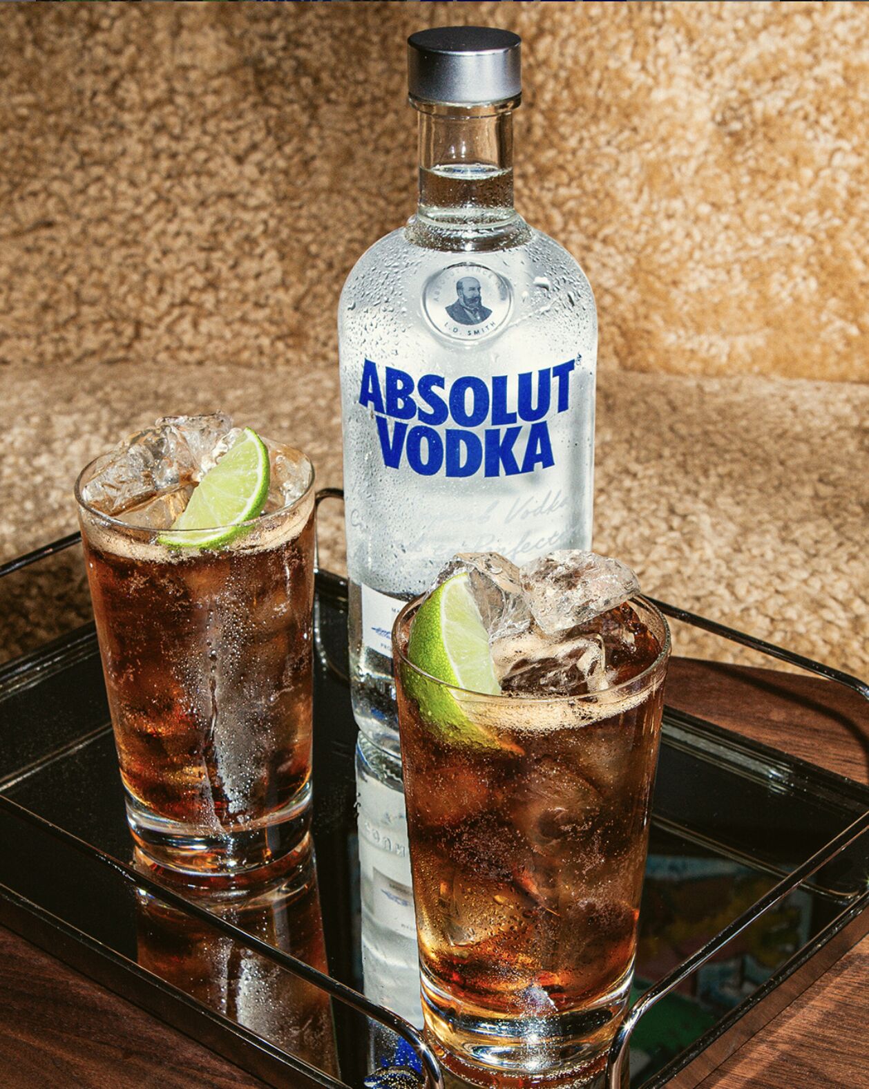 Absolut Vodka servie sur un plateau